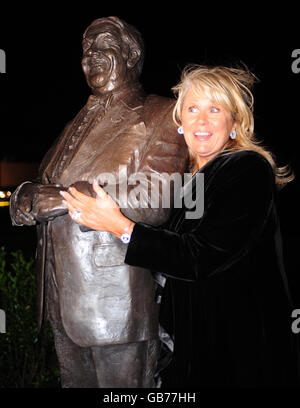 Les Dawson Statue Tribut Stockfoto