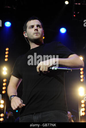 Mike Skinner of the Streets tritt während der BBC Electric Proms 2008 im Roundhouse in Camden Town, Nord-London, auf. Stockfoto