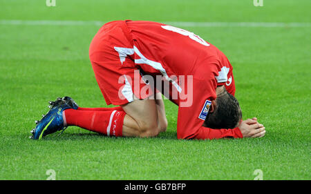 Craig Bellamy von Wales scheint niedergeschlagen, nachdem er beim FIFA-WM-Qualifikationsspiel im Borussia Park, Monchengladbach, einen Torschuss verpasst hat. Stockfoto