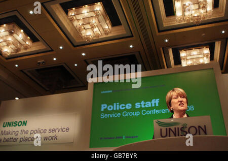 Innenministerin Jacqui Smith spricht zu der jährlichen Polizeikonferenz von Unison, die im Crowne Plaza Hotel in Glasgow stattfindet. Stockfoto