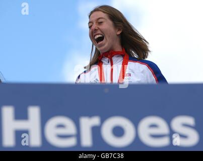 Die britische Olympiasiegerin Nicole Cooke während des Teams GB Homecoming Parade im Zentrum von London Stockfoto