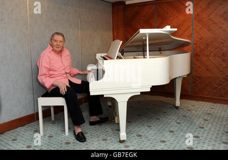 Jerry Lee Lewis während einer Foto- und Pressekonferenz im Royal Garden Hotel in Kensington, West London. Stockfoto