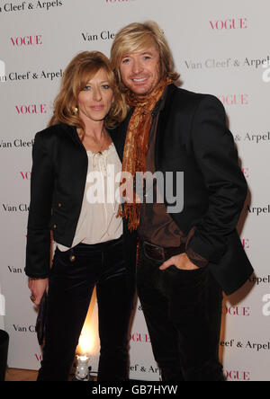 Nicky Clarke und Frau Kelly Hoppen kommen zur Vogue Fantastic Fashion Fantasy Party in der Marylebone Road Nr. 1 im Zentrum von London. Stockfoto