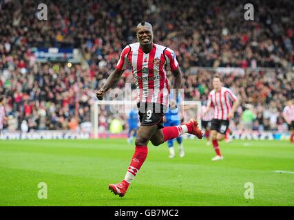 Fußball - Barclays Premier League - Sunderland V Portsmouth - Stadium of Light. Der Djibril Cisse von Sunderland feiert, nachdem er das Eröffnungstreffer erzielt hat Stockfoto