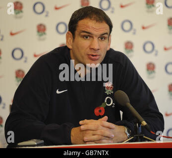 Rugby Union - England Training - Penny Hill Park Hotel - Surrey. England-Trainer Martin Johnson während einer Pressekonferenz im Penny Hill Park Hotel, Bagshot, Surrey. Stockfoto