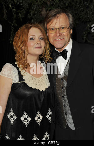 Jennie McAlpine (links) und David Neilson beim Getränkeempfang für die Royal Television Society North West 2008 Awards im Hilton Deansgate Hotel in Manchester. Stockfoto