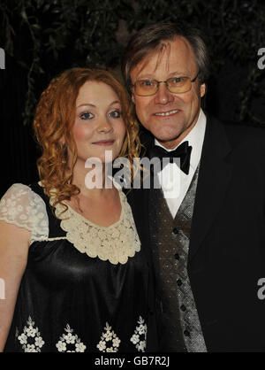 Jennie McAlpine (links) und David Neilson beim Getränkeempfang für die Royal Television Society North West 2008 Awards im Hilton Deansgate Hotel in Manchester. Stockfoto