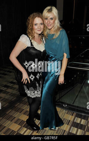 Jennie McAlpine (links) und Katherine Kelly beim Getränkeempfang für die Royal Television Society North West 2008 Awards im Hilton Deansgate Hotel in Manchester. Stockfoto