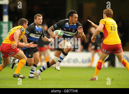 Bath Rugby's Jonny Faamatuainu und Newport Gwent Dragons' Rory Sidey Stockfoto