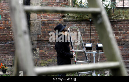 Yoko besucht Skyladders Ausstellung Stockfoto