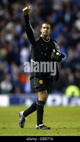 Manchester United Torhüter Tim Howard begrüßt die Fans nach dem 1-0 Sieg gegen die Rangers Stockfoto