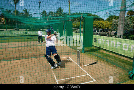 Cricket - England Training Session - Stanford Cricket Ground. Luke Wright aus England während einer Nets-Session auf dem Stanford Cricket Ground, Coolidge, Antigua. Stockfoto