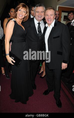 Von links nach rechts: Ruth Langsford, Eamonn Holmes und Bobby Davro bei den National Television Awards 2008 in der Royal Albert Hall, Kensington Gore, SW7. Stockfoto