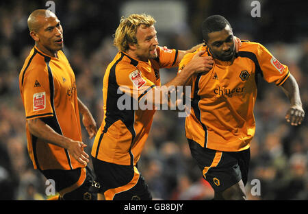 Wolverhampton Wanderers' Sylvan Ebanks-Blake feiert sein Tor mit Chris Iwelumo (l) und Michael Gray (r) beim Coca-Cola Championship-Spiel im Ninian Park, Cardiff. Stockfoto