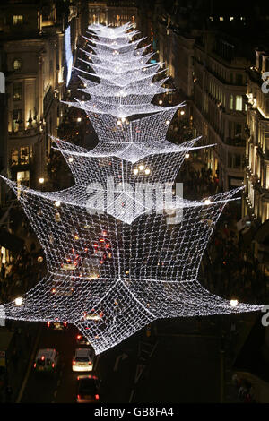 McFly Einschalten der Weihnachtsbeleuchtung Regent Street - London Stockfoto