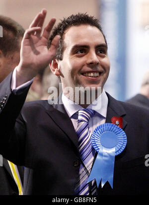 Konservativer Kandidat Maurice Golden während der Glenrothes Nachwahl-Abstimmung zählen am Fife Institute in Glenrothes. Stockfoto