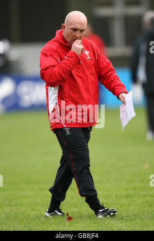 Rugby Union - Wales Training Session - Welsh Institute of Sport. Wales' Assistant Coach Shaun Edwards während der Trainingseinheit am Welsh Institute of Sport, Sophia Gardens, Cardiff. Stockfoto