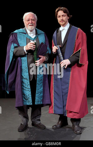 Lord Richard Attenborough (links) und James McAvoy werden von der Royal Scottish Academy of Music and Drama am RSAMD in Glasgow geehrt. Stockfoto