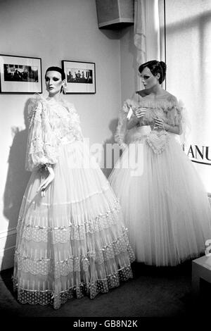 Mode - David und Elizabeth Emanuel Moden - London - 1981 Stockfoto