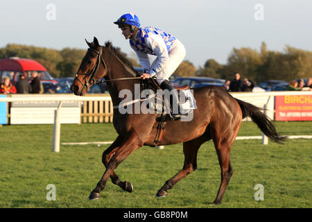 Pferderennen - Fakenham Racecourse. What's Up Doc ridden by Donal Fahy postet Stockfoto