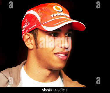 Der kürzlich zum Formel-1-Fahrer-Weltmeister gekürte McLaren Mercedes Lewis Hamilton aus Großbritannien während der Pressekonferenz im Hilton Hotel in Sao Paulo, Brasilien. Stockfoto