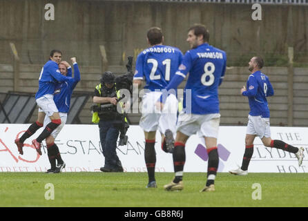 Fußball - Clydesdale Bank Scottish Preimer League - Hamilton gegen Rangers - New Douglas Park. Die Rangers Nacho Novo (links) feiert den Torreigen beim Clydesdale Bank Premier League-Spiel im New Douglas Park, Hamilton. Stockfoto