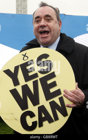 Erster Minister Alex Salmond Kampagnen in Glenrothes vor der Glenrothes Nachwahl. Stockfoto