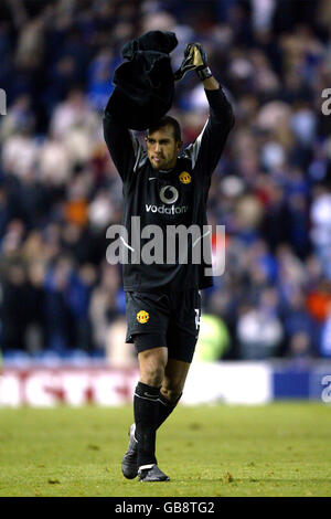 Manchester United Torhüter Tim Howard begrüßt die Fans nach dem 1-0 Sieg gegen die Rangers Stockfoto