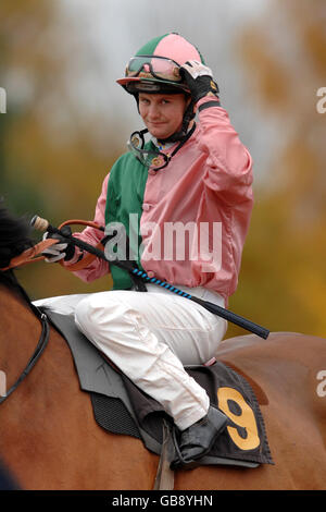 Pferderennen - Southwell Racecourse. Jockey Liam Jones Stockfoto