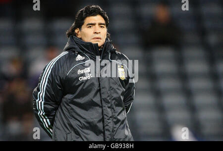 Fußball - Tennent's International Challenge - Schottland / Argentinien - Hampden Park. Argentinien-Manager Diego Maradona vor dem Tennent's International Challenge-Spiel im Hampden Park, Glasgow. Stockfoto