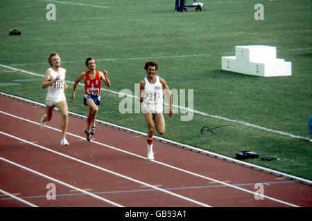 Leichtathletik - Olympische Spiele 1976 in Montreal - 800-m-Finale der Männer. Der Kubaner Alberto Juantorena (r) sprintet vor dem Belgier Ivo van Damme (l, Silber) und dem US-Amerikaner Rick Wohlhuter (c, Bronze), um Gold zu gewinnen Stockfoto