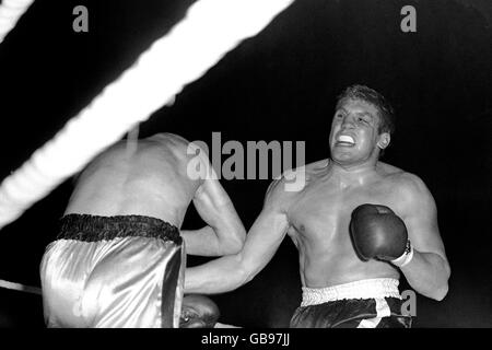 Boxing - Schwergewichts-Division - Billy Walker V Johnny Prescott - Empire Pool - Wembley Stockfoto