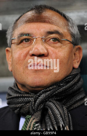 Fußball - UEFA Cup - Gruppe E - VfL Wolfsburg / Heerenveen - Volkswagen Arena. Felix Magath, VfL-Manager in Wolfsburg Stockfoto