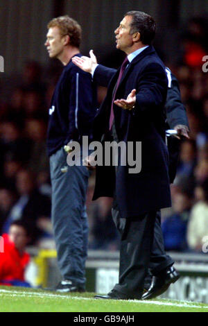 Fußball - FA Barclaycard Premiership - Blackburn Rovers gegen Everton. Graeme Souness (r), Manager von Blackburn Rovers, und David Moyes, Manager von Everton (l) Stockfoto