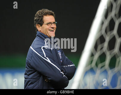 Fußball - England Training Session - Olympiastadion. England Trainer Fabio Capello während eines Trainings im Olympiastadion in Berlin, Deutschland. Stockfoto