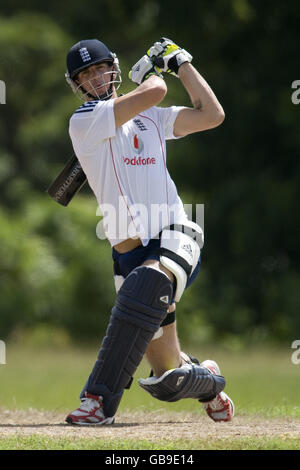 Cricket - Stanford Super Series - England Nets Session - Falmouth Cricket Ground. Der englische Kevin Pietersen trifft sich während der Nets-Sitzung Stockfoto