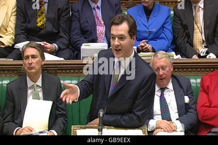 Schattenkanzler George Osborne spricht während einer Debatte vor dem Haushaltsbericht im Londoner Unterhaus. Stockfoto