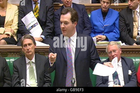 Schattenkanzler George Osborne spricht während einer Debatte vor dem Haushaltsbericht im Londoner Unterhaus. Stockfoto