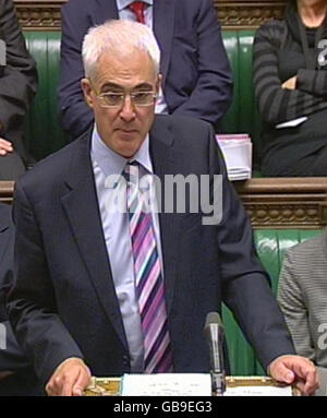 Kanzlerin Alistair Darling spricht während einer Debatte vor dem Haushaltsbericht im Londoner Unterhaus. Stockfoto