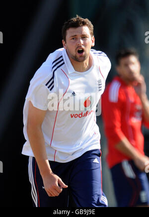 Cricket - England Nets Session - Sheikh Zayed Stadium - Abu Dhabi. Der englische Steve Harmion bowelt während der Trainingseinheit im Sheikh Zayed Stadium in Abu Dhabi, Vereinigte Arabische Emirate. Stockfoto