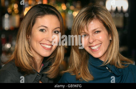 Neue GMTV-Moderatorin Emma Crosby. Die neue GMTV-Moderatorin Emma Crosby posiert mit Kate Garraway in Chiswick, London. Stockfoto