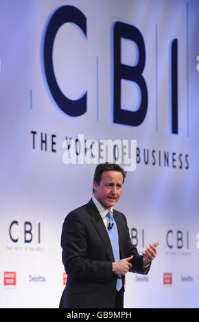 Der konservative Parteivorsitzende David Cameron spricht vor der CBI-Konferenz in London. Stockfoto