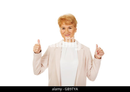 Die elegante senior Frau Lächeln Daumen auftauchen Stockfoto