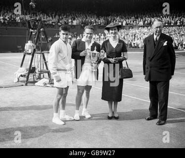 Tennis - Wimbledon Championships 1954 - All England Club - Herren Einzel Finale - Jaroslav Drobny V Ken Rosewall Stockfoto