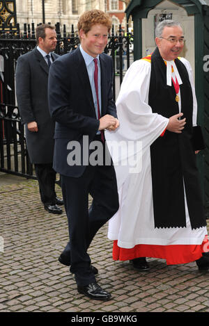 Prinz Harry nimmt an den Women's Own Children of Courage Awards 2008 in Westminster Abbey, London, Teil. Stockfoto