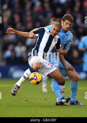 Fußball - Barclays Premier League - West Bromwich Albion gegen Tottenham Hotspur - The Hawthorns. West Bromwich Albions Gianni Zuiverloon (l) und Tottenham Hotspuns David Bentley in Aktion Stockfoto