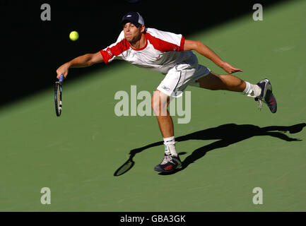 Tennis - Australian Open 2004 - Erste Runde. Andy Roddick aus den USA im Kampf gegen Fernando Gonzalez aus Chile Stockfoto
