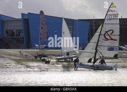 Gesamtansicht der neu fertiggestellten Weymouth & Portland National Sailing Academy in Portland, Dorset. Stockfoto