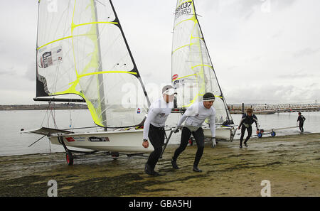 Olympics - Sailing - ODA enthüllt die Fertigstellung des ersten Veranstaltungsorte 2012 - Weymouth & Portland National Sailing Academy. Segler auf dem Wasser nach der Enthüllung der neuen Segeleinrichtungen in Weymouth & Portland National Sailing Academy, Dorset. Stockfoto