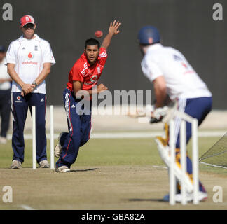 Der englische Adil Rashid während des Trainings im Sheikh Zayed Stadium in Abu Dhabi, Vereinigte Arabische Emirate. Stockfoto